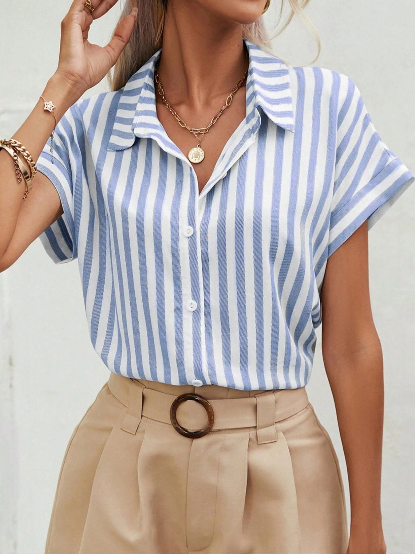 Camicia da donna con bottoni e stampa a righe sul davanti, top casual con colletto a maniche corte per l'estate, abiti da donna per l'uso quotidiano