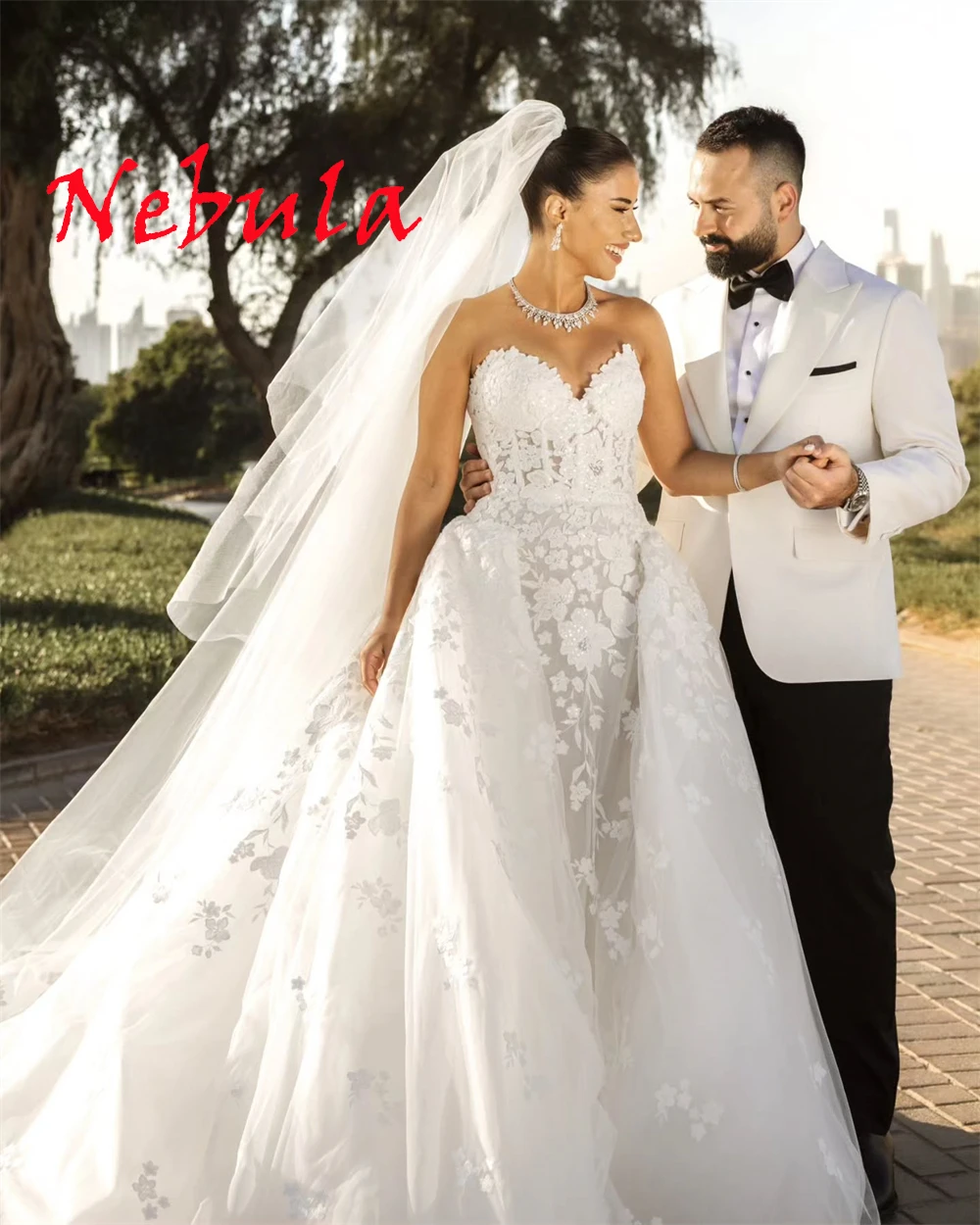 تخصيص الأبيض تول فستان الزفاف مزاجه حمالة التطريز زي العرائس ذيل شابيل سستة الظهر فيستدو دي نوفيا