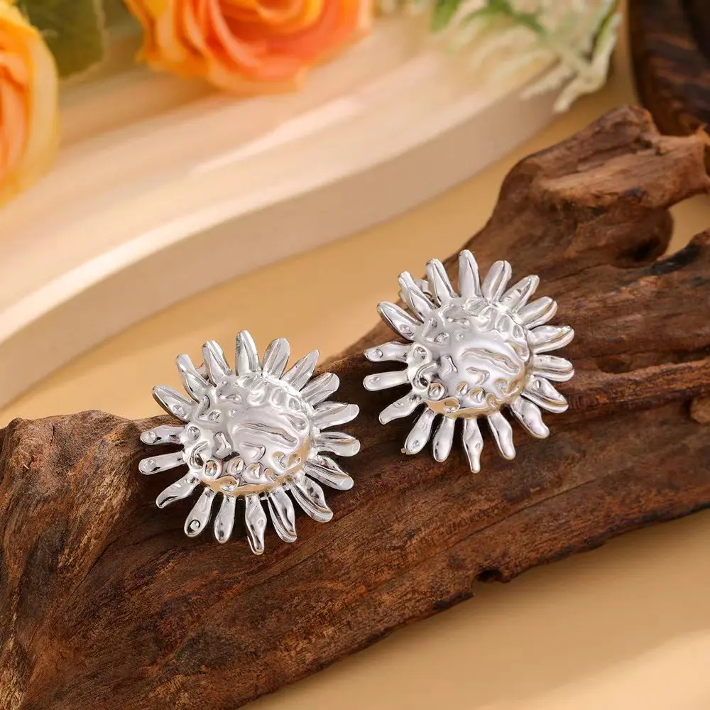 New stainless steel sunflower earrings design luxury, delicate, fashionable, versatile women\'s birthday party gifts