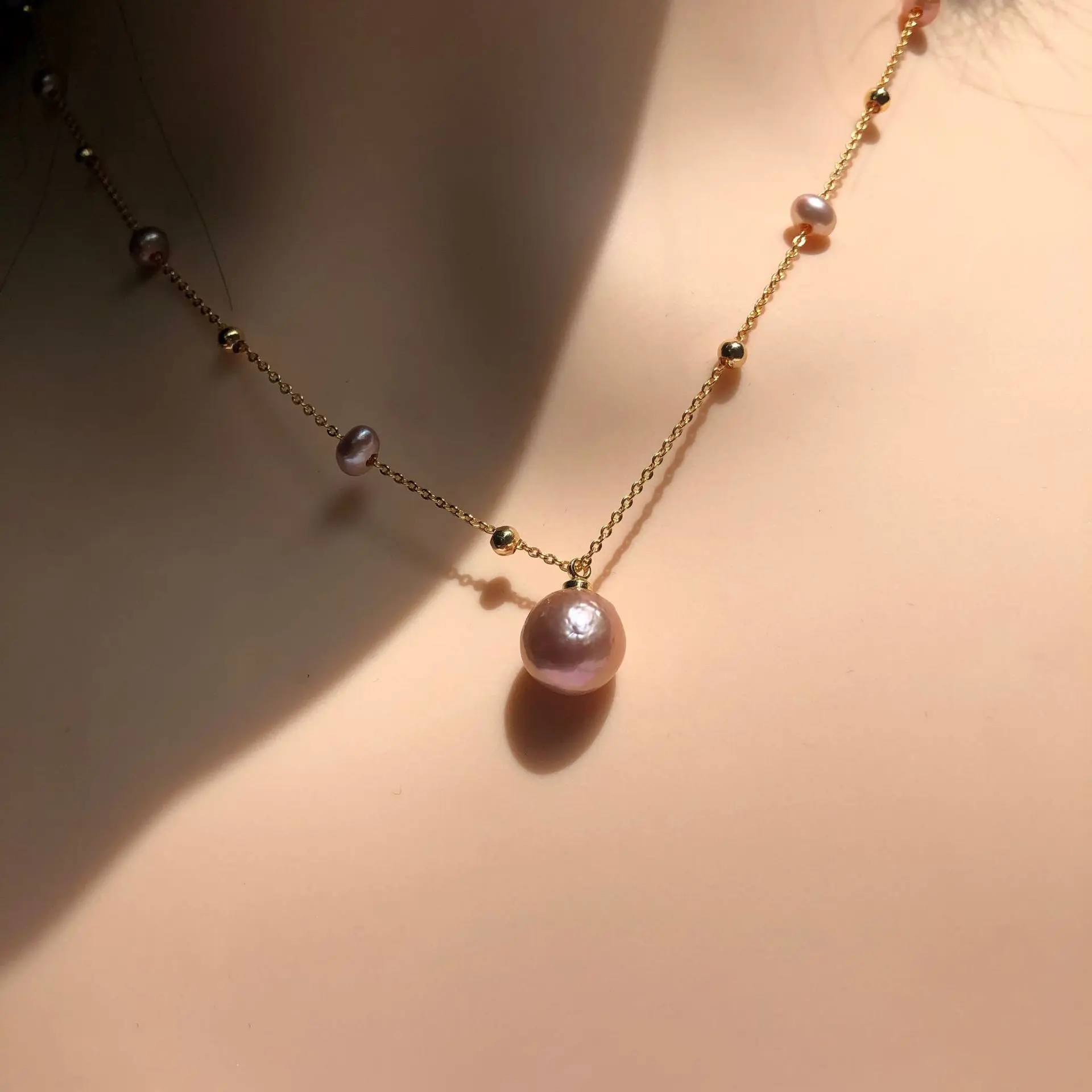 

Natural Freshwater Pearl Necklace Female Collar Chain Beads Pearl Pendant Design Simple Temperament Jewelry Women Choker Gifts