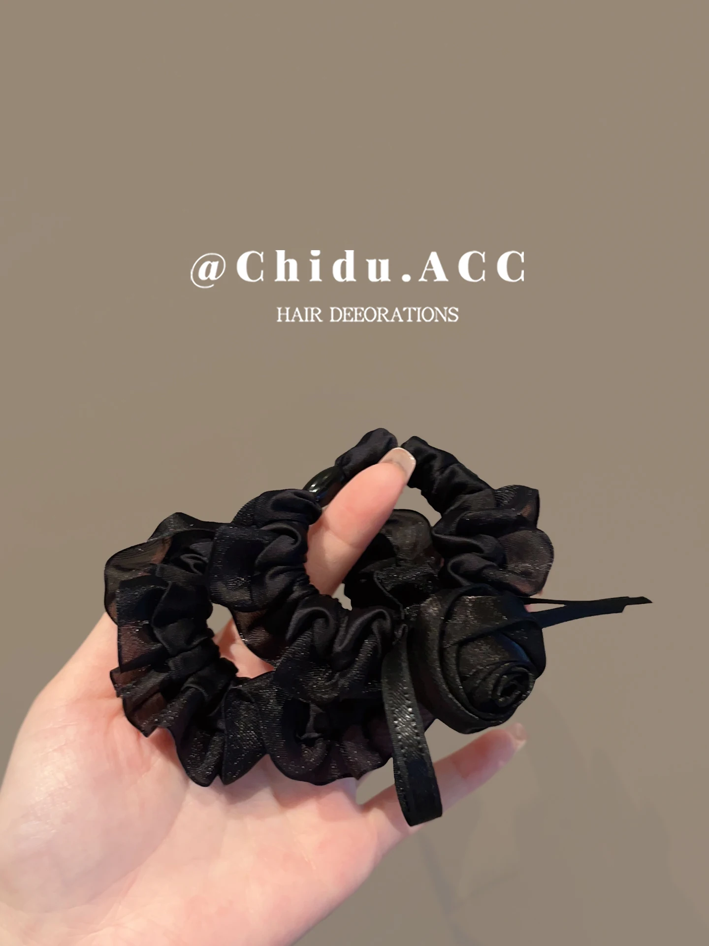 elasticos-de-cabelo-em-tela-preta-elegantes-com-rosas-design-pequeno-de-luxo-sensacao-de-delicadeza-acessorios-de-cabelo-com-temperamento-suave-faixas-de-cabelo-estilo-frances