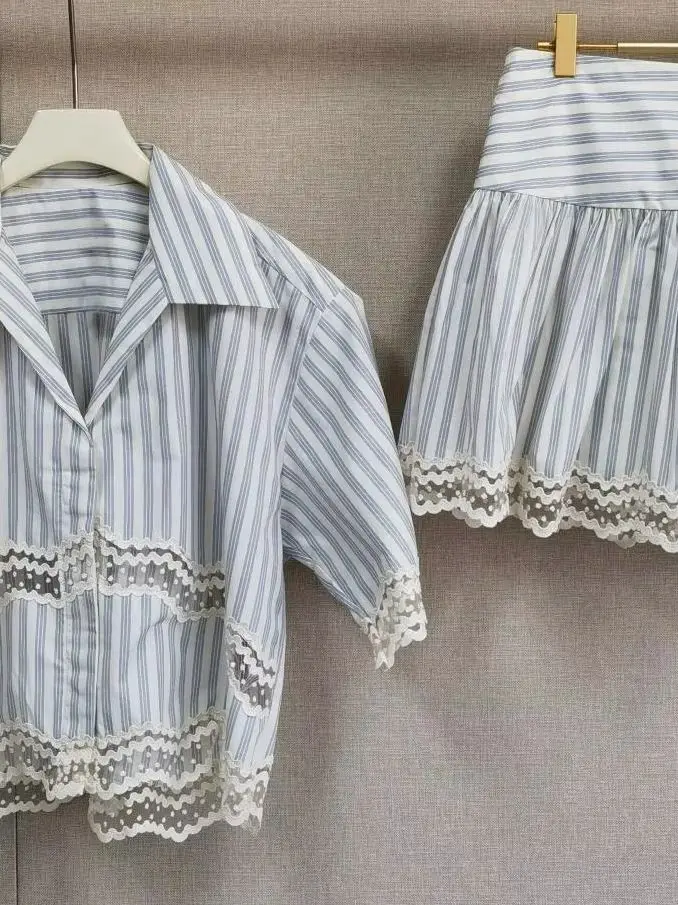 

Spring/Summer Women Striped Hollow Turn-down Collar Lace Trim Set Short Sleeve Shirt + High Waist A-Line Pleated Mini Skirt