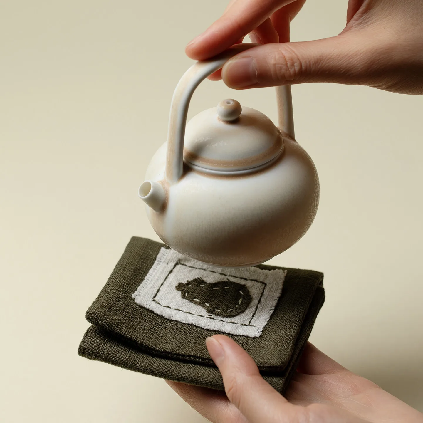 Color-block Linen Gourd Tea Towel, Contrast Fabric With Embroidered Gourd Pattern, Accessory for Home Kung Fu Tea Ceremony