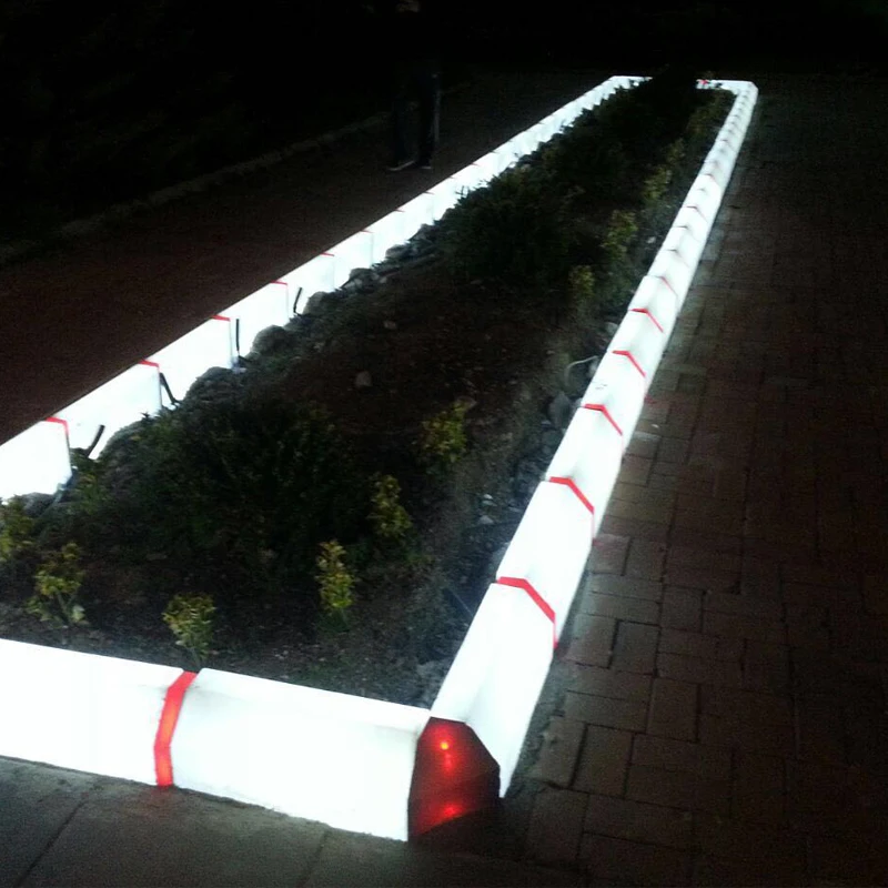 屋外トラフィックカーブ石照明プラスチックロードベース舗装ソーラー充電LED舗装カーブロードカーブukエンジニアリングライト