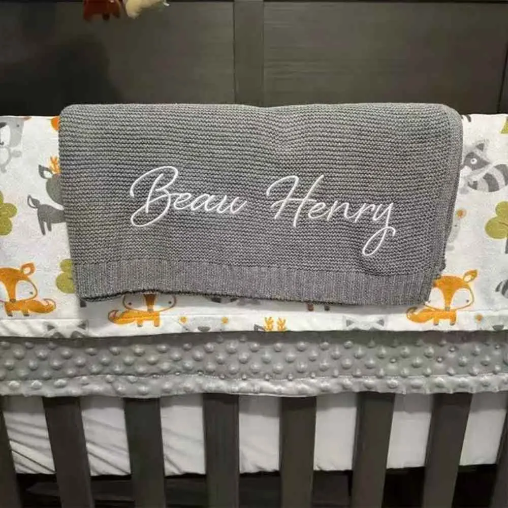 Персонализированное вязаное одеяло