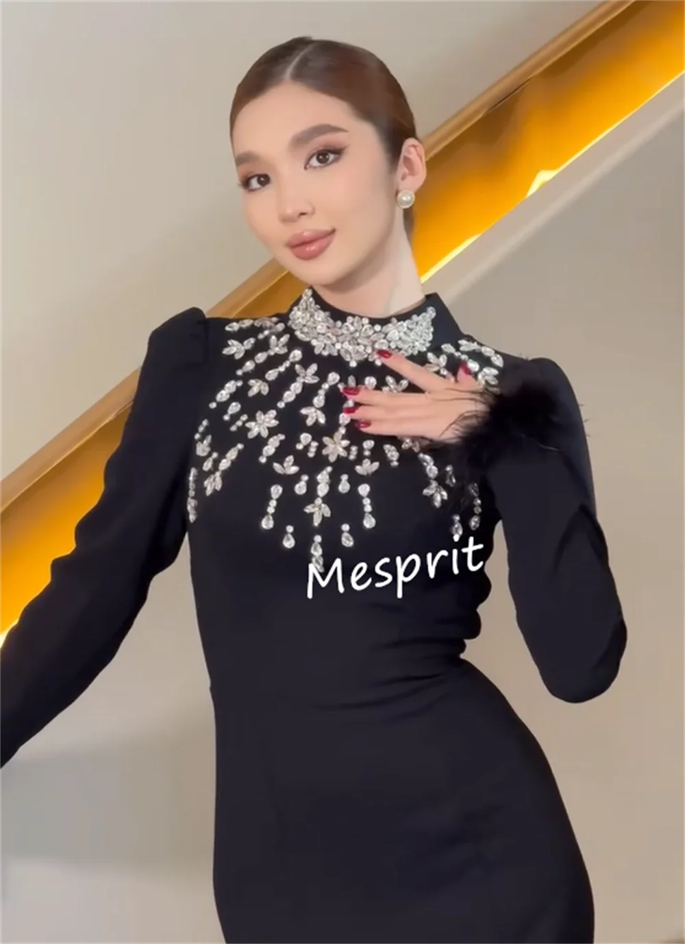 Dostosowana moda Jersey zakładka wzór Rhinestone proste długie sukienki z wysokim kołnierzem sukienki na Quinceanera formalne wysokiej jakości Exq