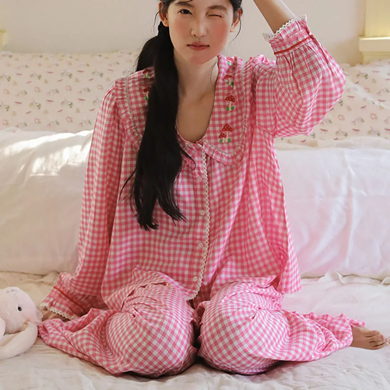 

French Girls Strawberry Sweetheart Grid Embroidery Home Suit Set Loose Long Sleeved Cotton Cute Pajamas Women Spring Autumn