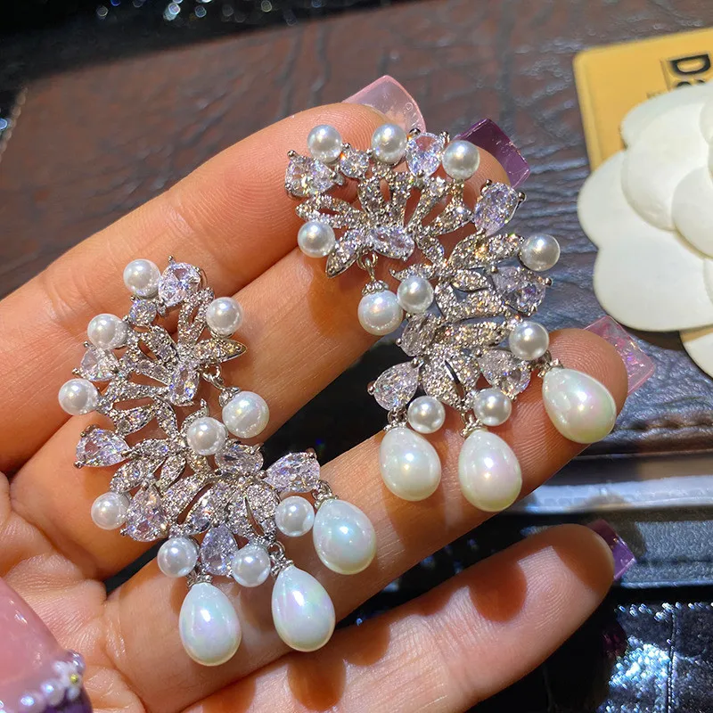 

Zircon Exquisite Pearl Temperament New Fringed Light Luxury Earrings