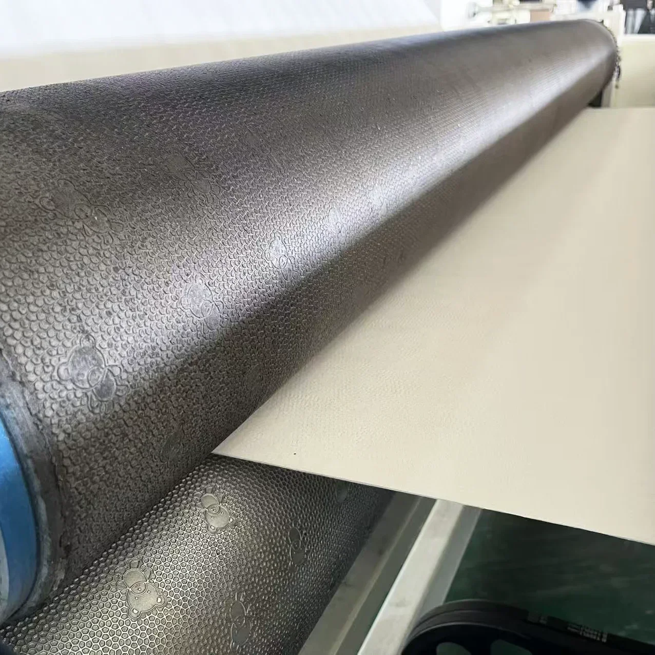 Customized Automatic PLC Controlled Small-Scale Tissue Napkin Household Paper Making Machine For Toilet Paper Roll Production