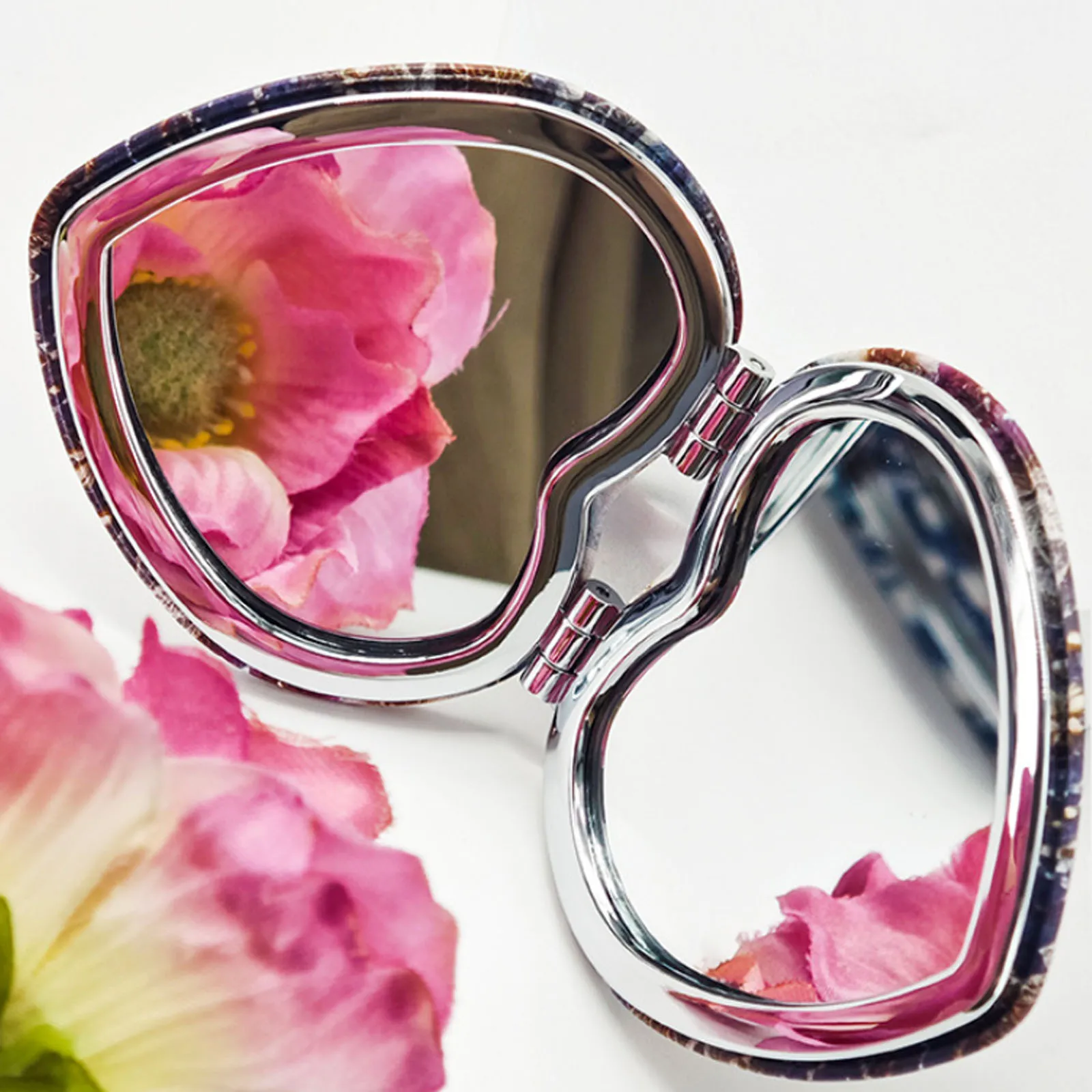 Portable Makeup Mirror Handheld Mini Heart Double-Sided Folding Vanity Mirror Bee Compact Cosmetic Hand Mirrors Pocket Travel