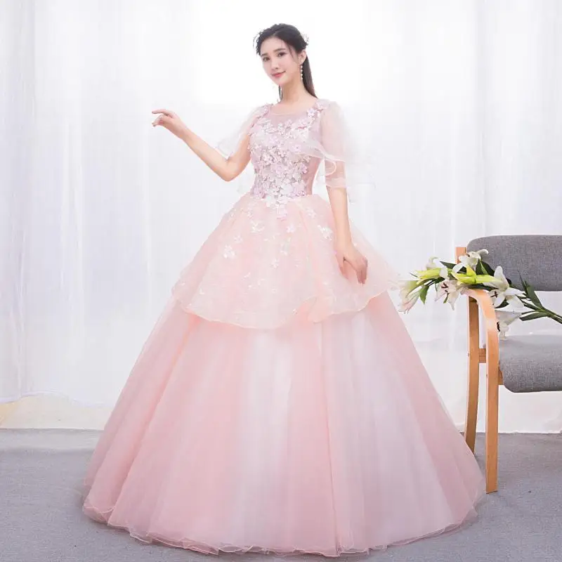 

Light Pink Quinceanera Dresses Sweet Scoop Neck Lace Appliques Ball Gown Flower Women New Fashion Tiered Suknia Balowa