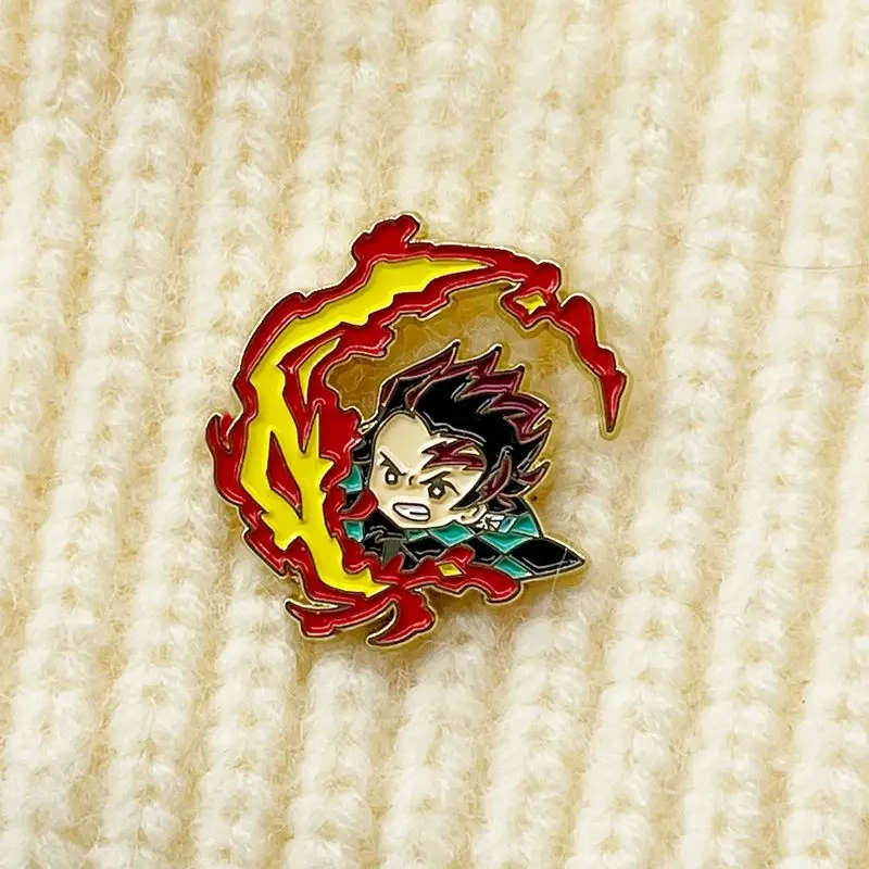 Broche périphérique Demon Slayer Kamado Tanjirou, dessin animé créatif, figurine exquise, décoration d'animation, cadeau de vacances, livraison rapide
