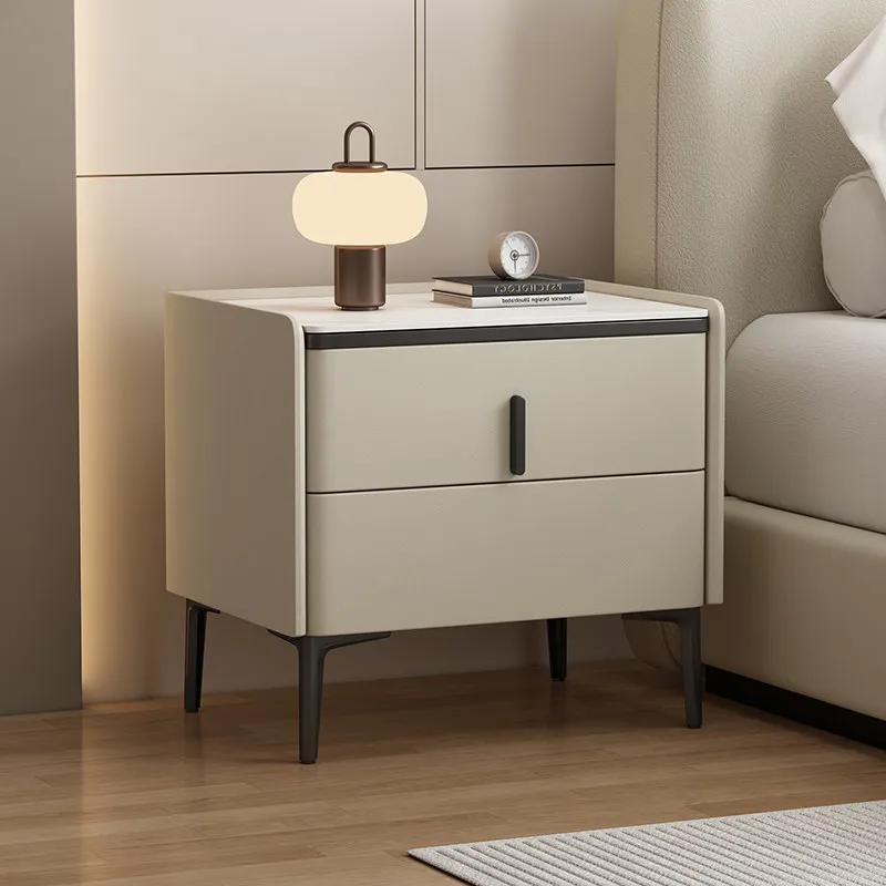

Современный минималистичный прикроватный столик в стиле кремового цвета, легкий люкс, простой и современный дизайн, из массива дерева с каменной столешницей.