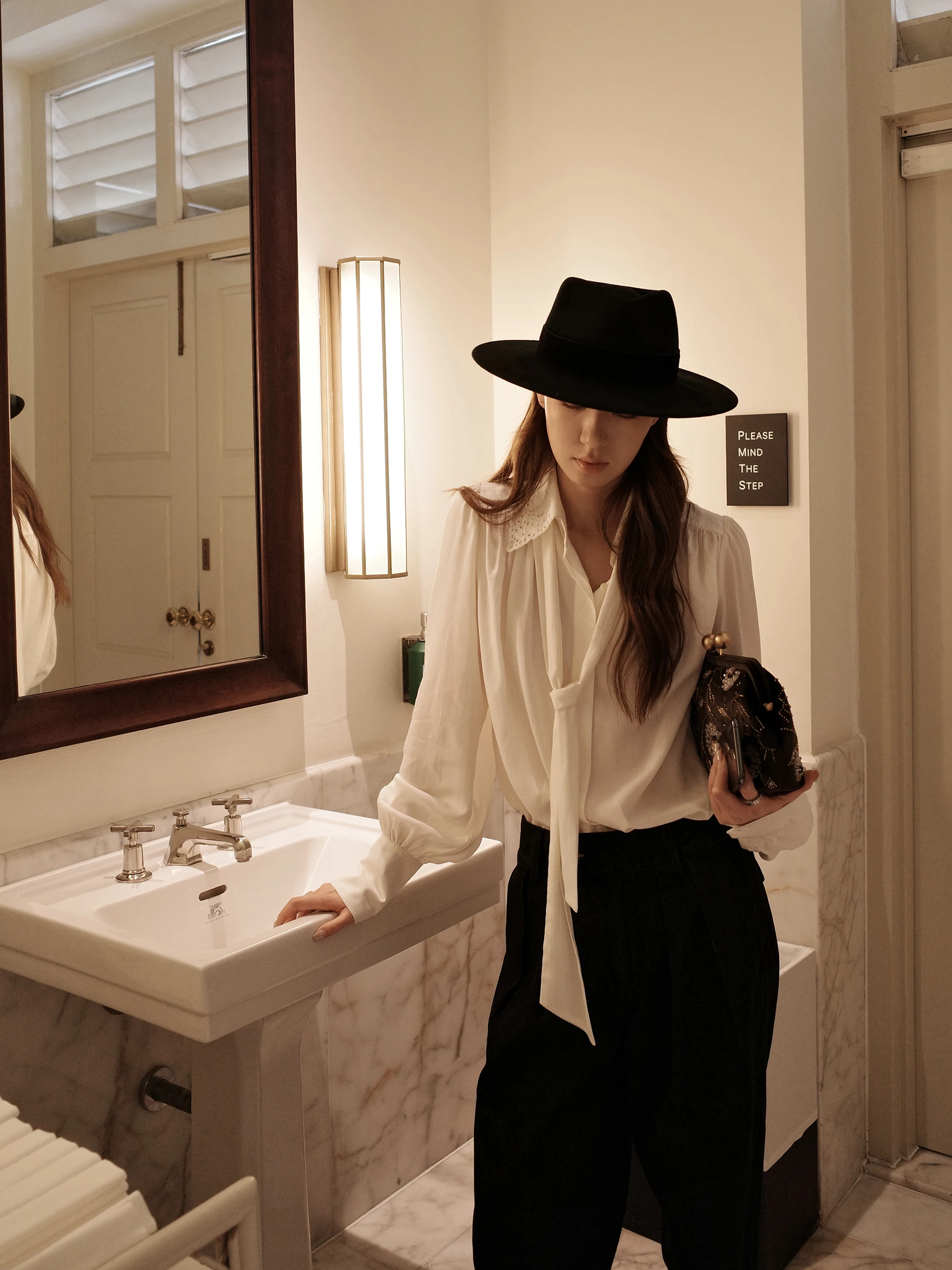 

Gakee Official Larse Long Sve Embroidered Hollow out irt Women's Spring New Sle Loose Fit French Sle irt