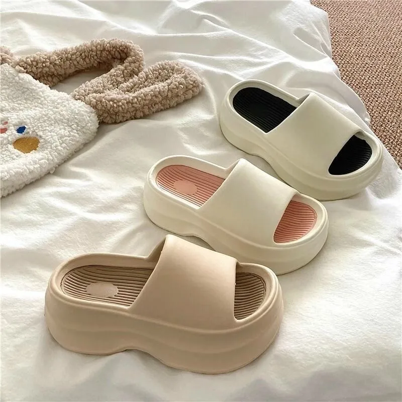 Platte Schoenen Dames Slippers Outdoor Platform Glijbanen Mode Pantofle Lage Massage Luxe Zomer 2024 Strand Rome Rubber Fabr