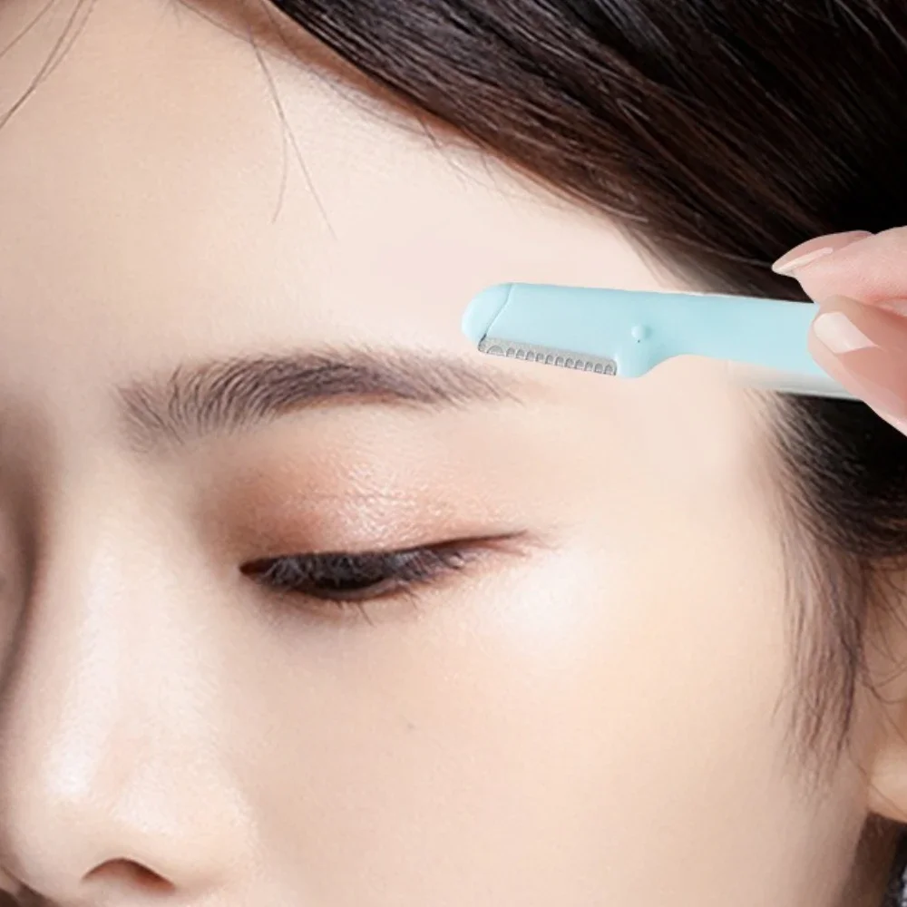 Рисунок 4 - синие и розовые мини-бритвы для бровей