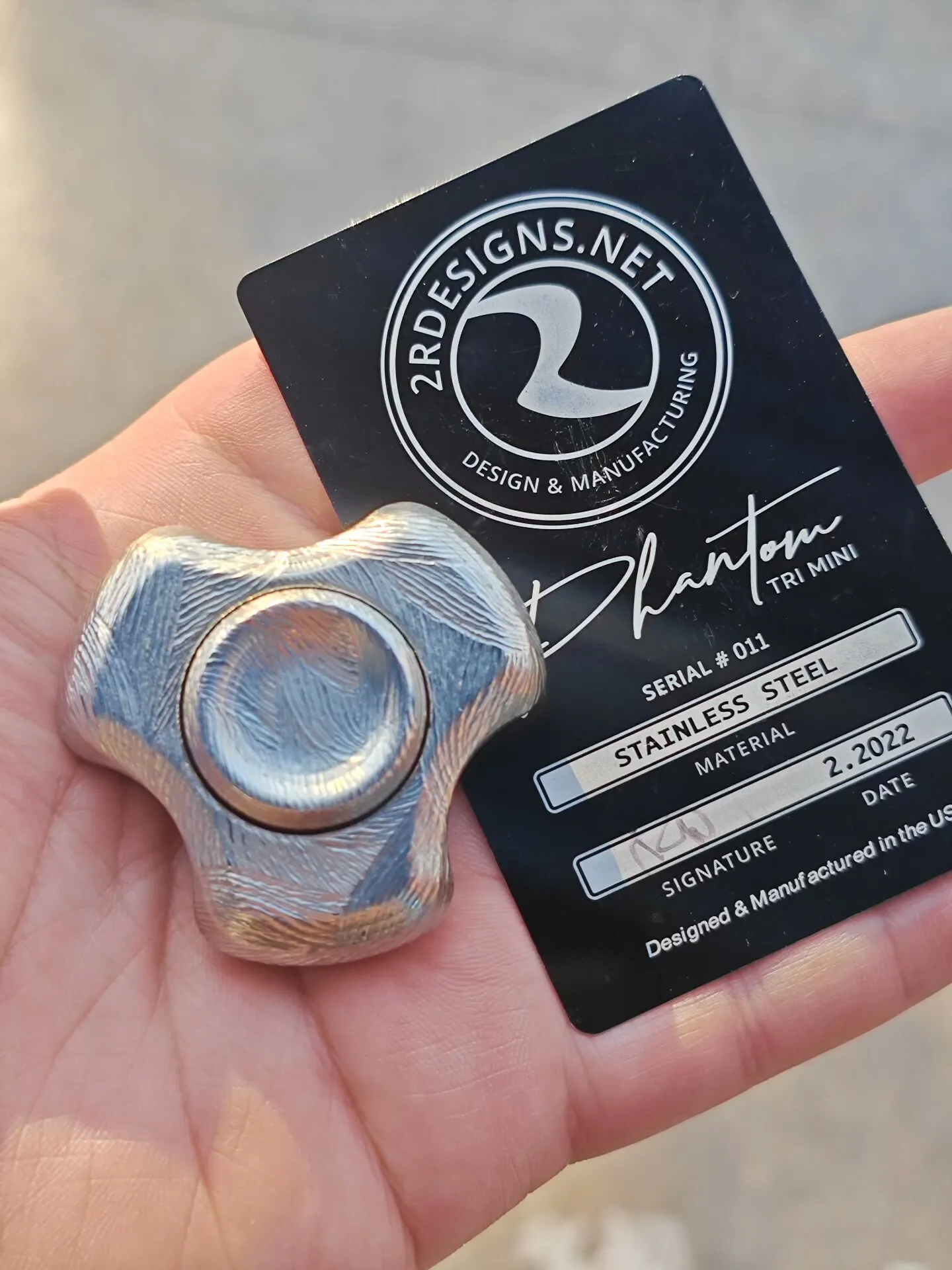 2R designs top, made of stainless steel EDC decompression toy