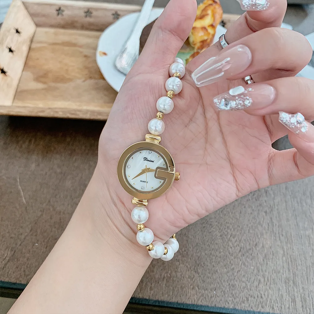 Elegant women's watch, pearl bracelet watch, fashionable and simple, high-value women's quartz chain watch, a gift for women.