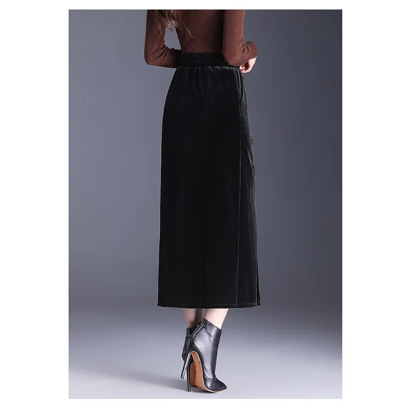 秋の女性向けボタン付きベルベットミディスカート、ミディアム～ロング丈、スリット入りハイウエスト、スリムでヒップを包み込む万能スカート