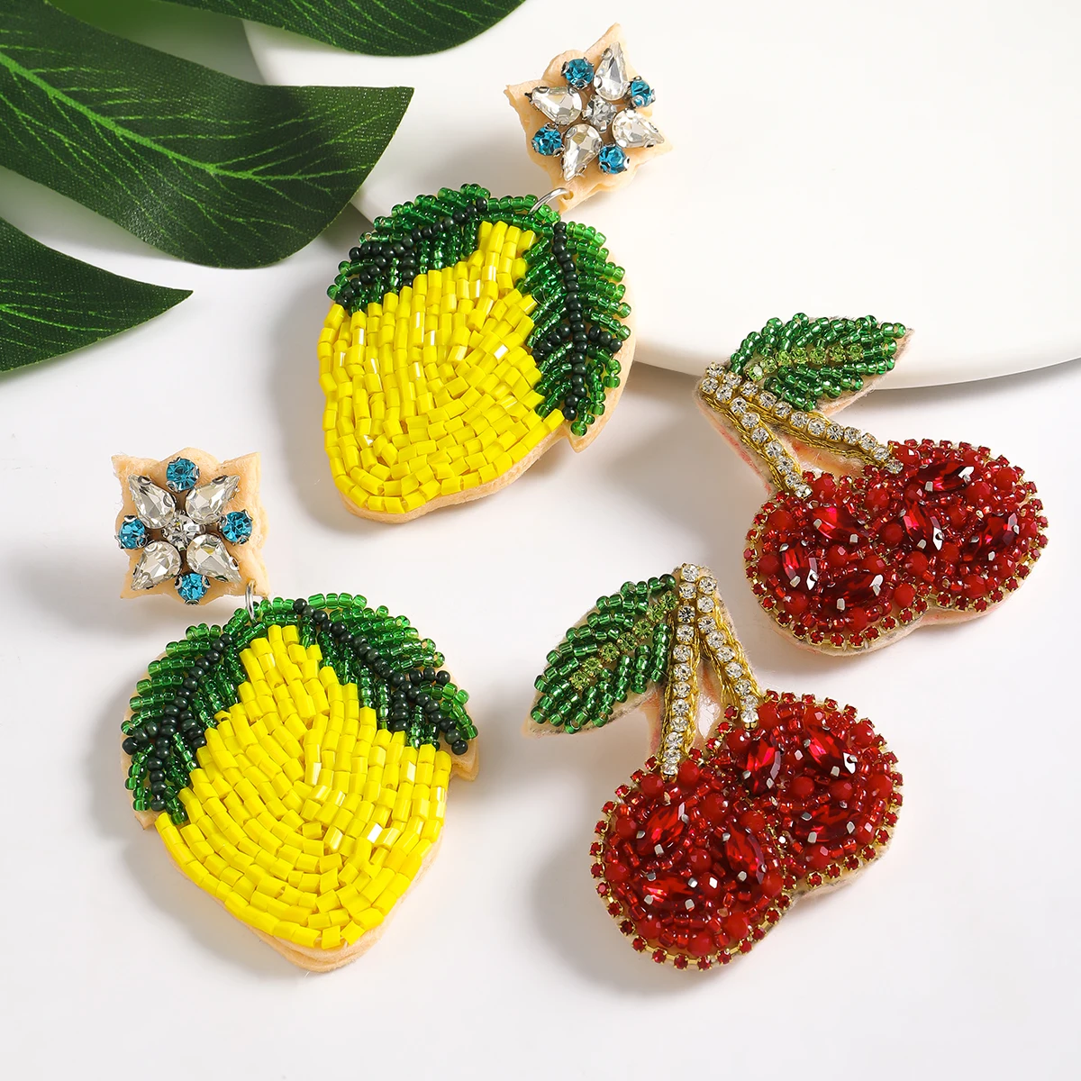 Best Lady Handmade Beaded Rhinestone Women's Earrings Summer Fruit Cherry Strawberry Shaped Earrings Cool a Summer