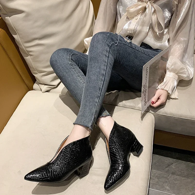 Retro Women\'s Ankle Boots 2024 New Pointy V-neck Patent-leather Women High Heels Simple Versatile Commuting Office Female Shoes