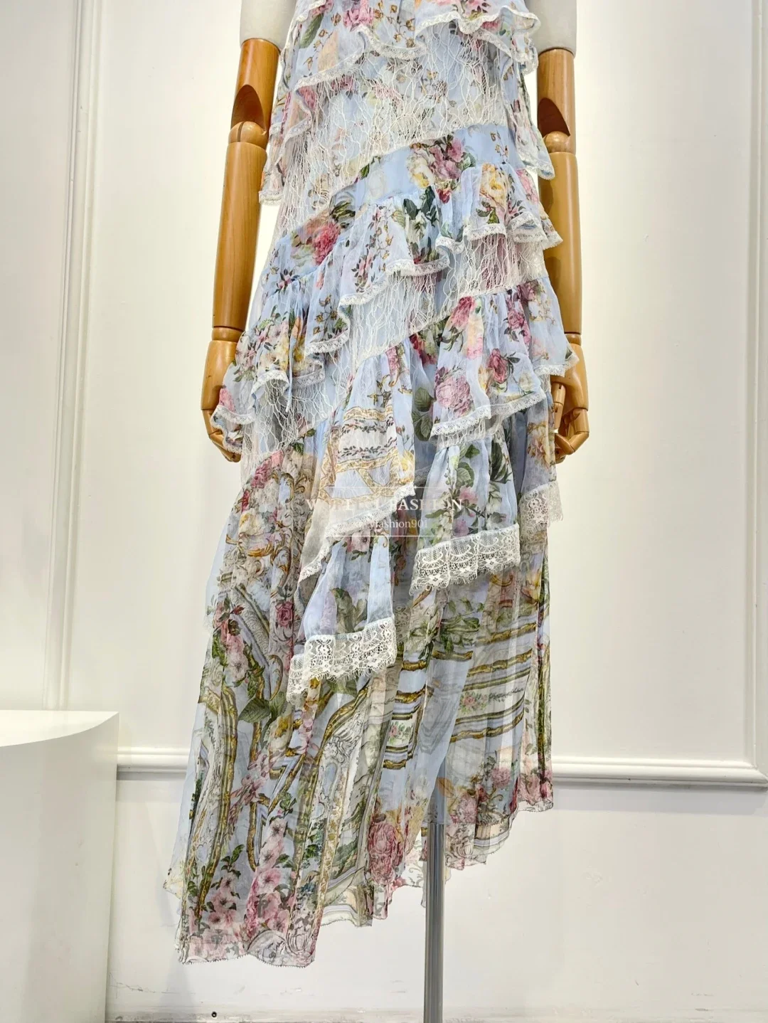 

High Quality 2025 New Blue Floral Print Sleeveless Ruffles Lace Midi Dress