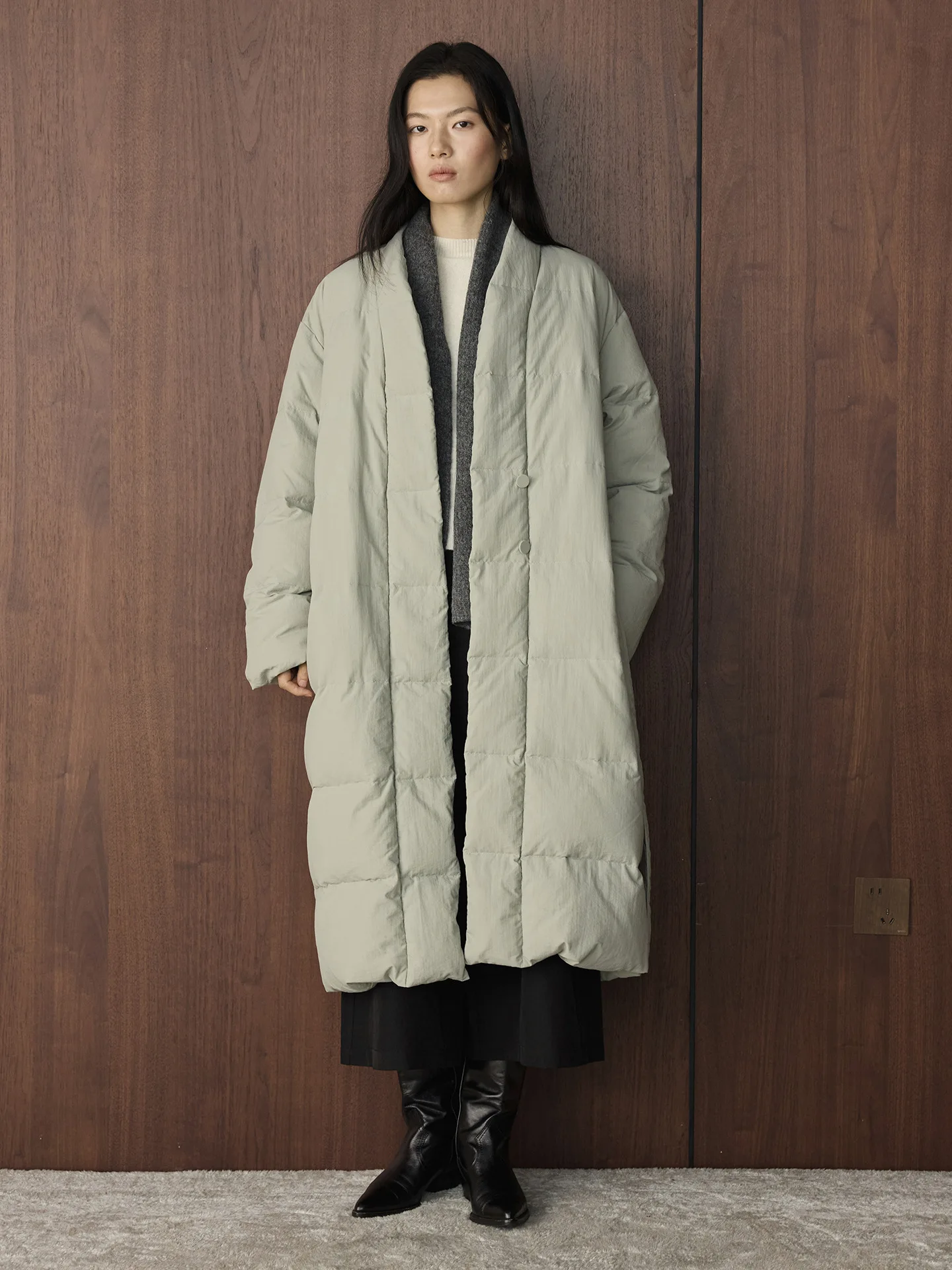 سترة شتوية جديدة على الطراز الكوري بحزام على شكل حرف V وطويلة مع شعور معلق، سترة دافئة ومريحة للنساء