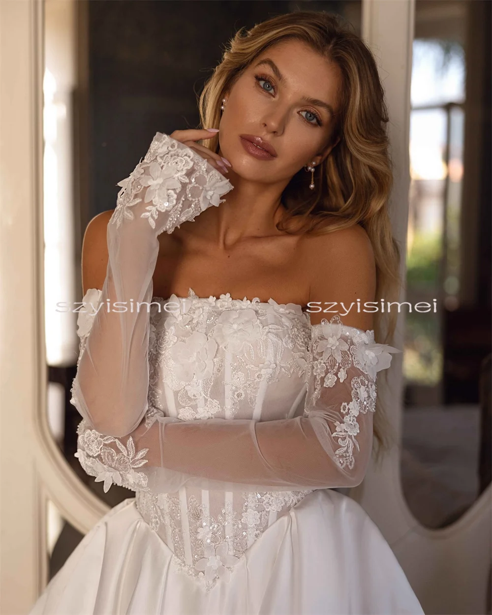 Stunning Strapless A Line Wedding Gown With Lace Customized Sleeves Back Zipper Bridal Dress For Wedding robe de mariée
