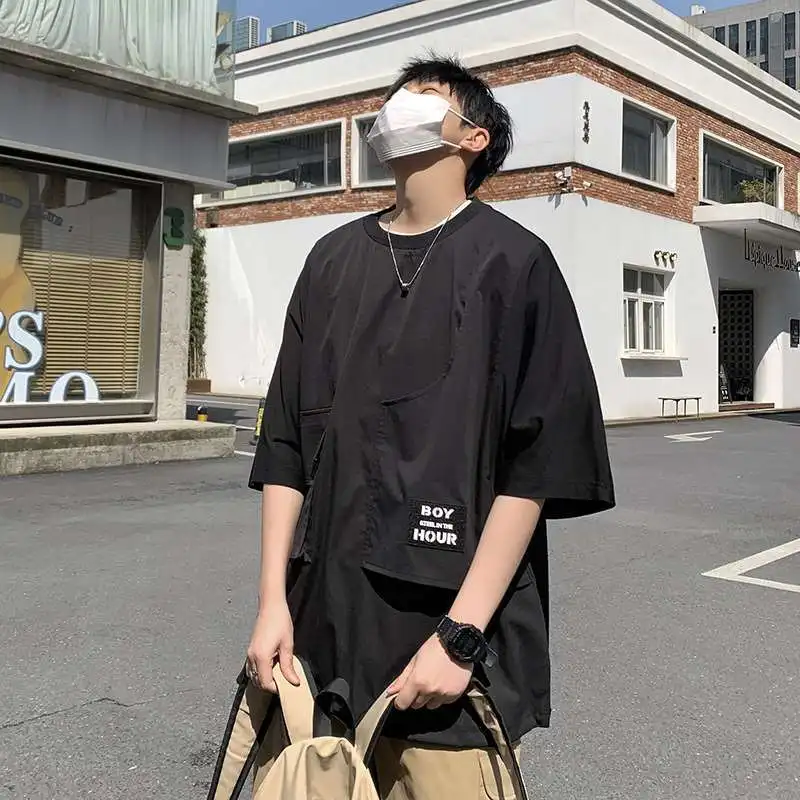 

Мужская свободная футболка с коротким рукавом, с дизайнерской отделкой и декоративной строчкой, из чистого хлопка, молодежная, модная, повседневная, современная, с круглым вырезом, короткая.