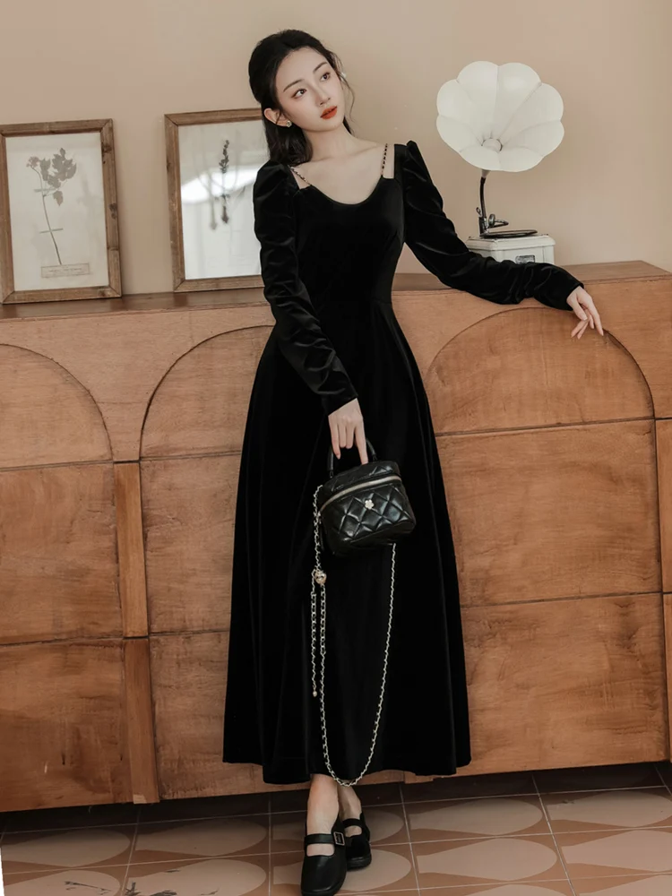 

2025 Black Velvet Chain Square Collar Maxi Dress Women Vintage Hepburn Luxury Evening Dress Autumn Winter Korean Bodycon Dress