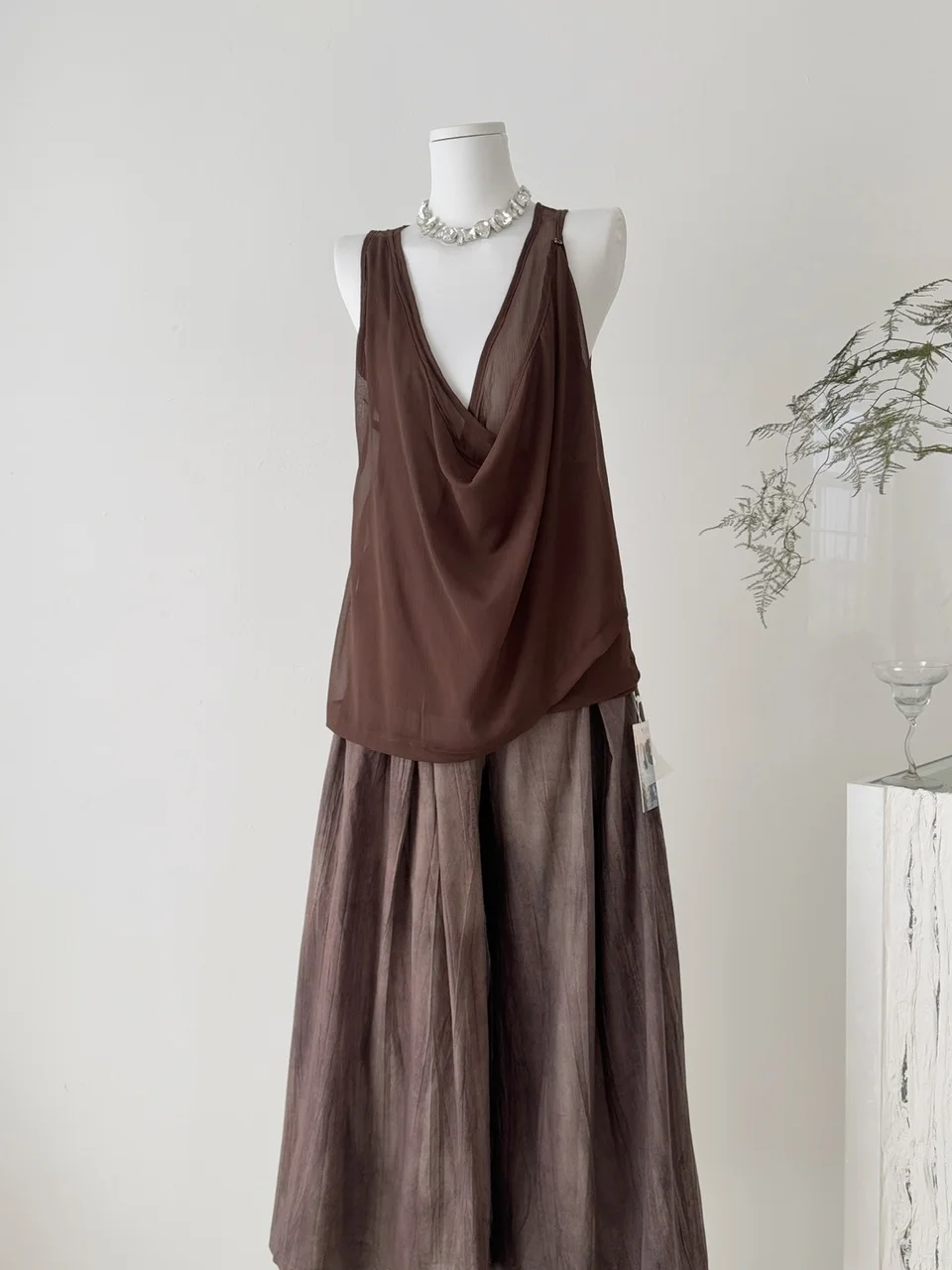 

Повседневный летний комплект из двух предметов: сексуальный топ без рукавов с завязками на шее и свободные брюки с широкими штанинами, высокая талия, удобный крой для молодых женщин