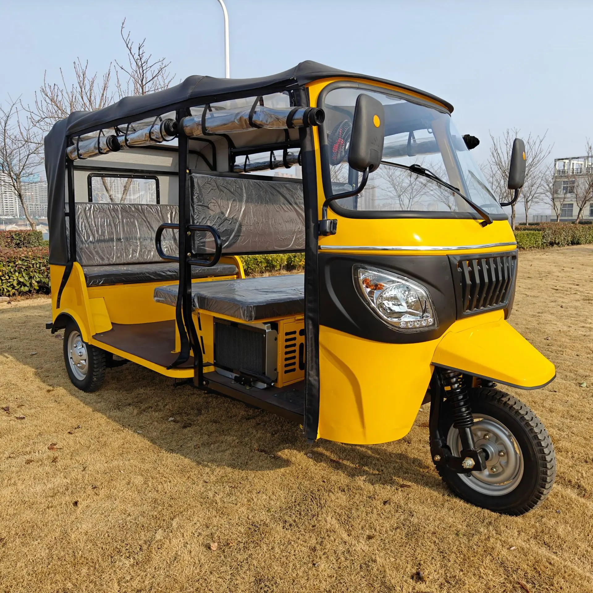 New Style Passenger Fully Motor Tricycle Electric Express Tuk Tuk 2000W Differential Motor with Gear Electric Tricycle