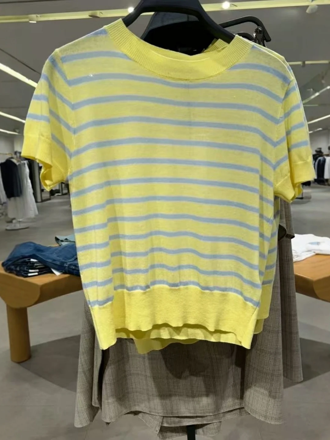 

Soft Cozy Casual round Neck Stripe Short Sleeve Fine Needle Knitted Sweater Women's Slim Fit Knitwear Spring Season Regular S...