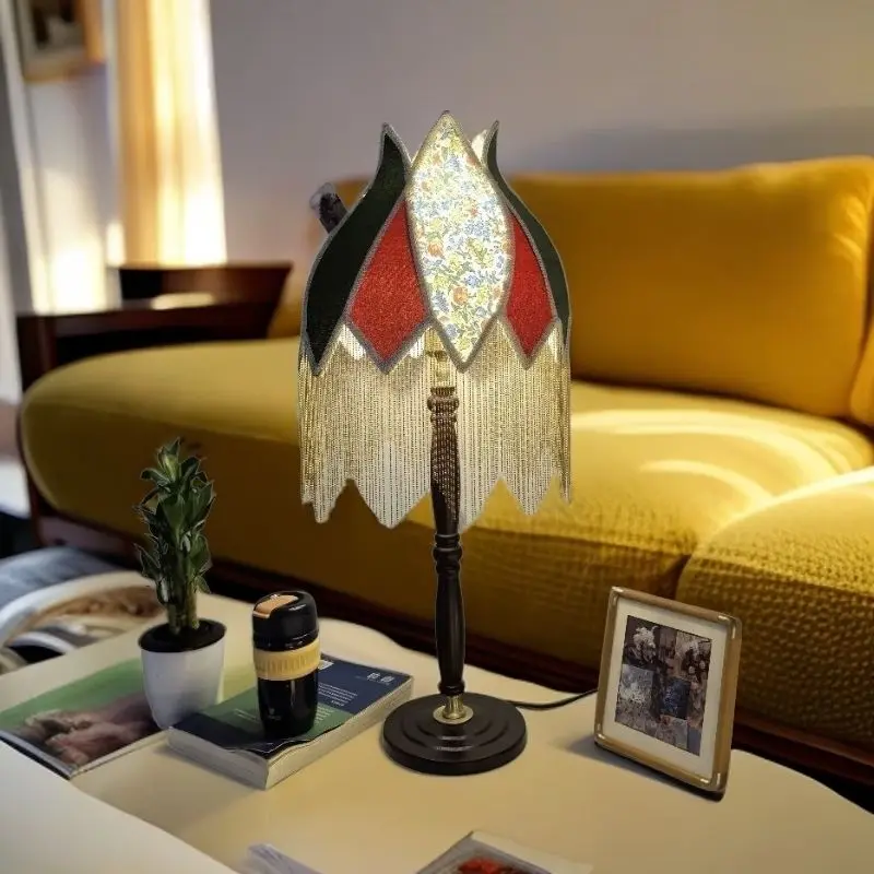 Vintage ancient American style retro court style green velvet camellia tassel bedroom study desk lamp