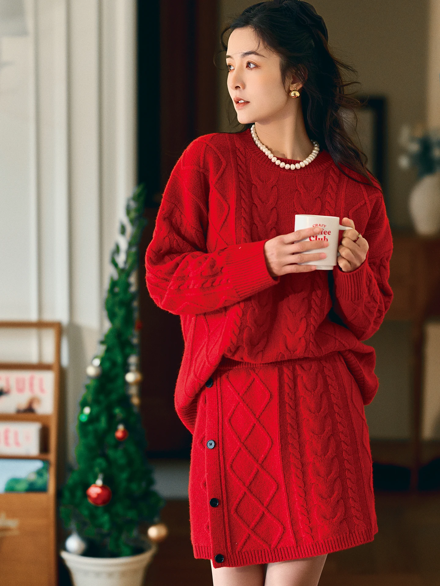 

Комплект из вязаного шерстяного свитера и юбки в стиле ретро, красный, с узором «косичка», мягкий, свободный крой, для повседневной носки, удлиненный, стандартной длины, производство Китай