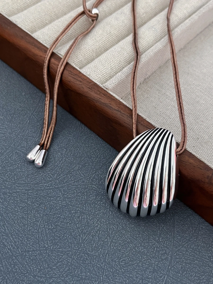 Big shell pendant necklaces long rope shell necklaces summer statement holiday jewelry new in 2024