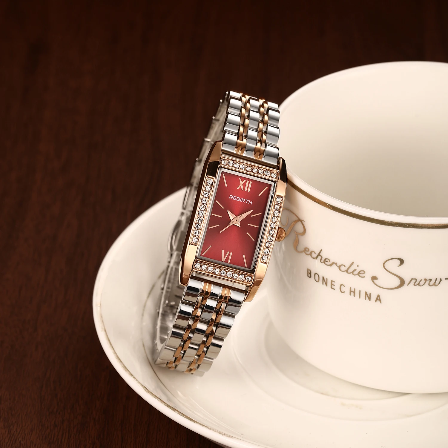 

Simple and Stylish Stainless Steel Strap Casual Quartz Watch