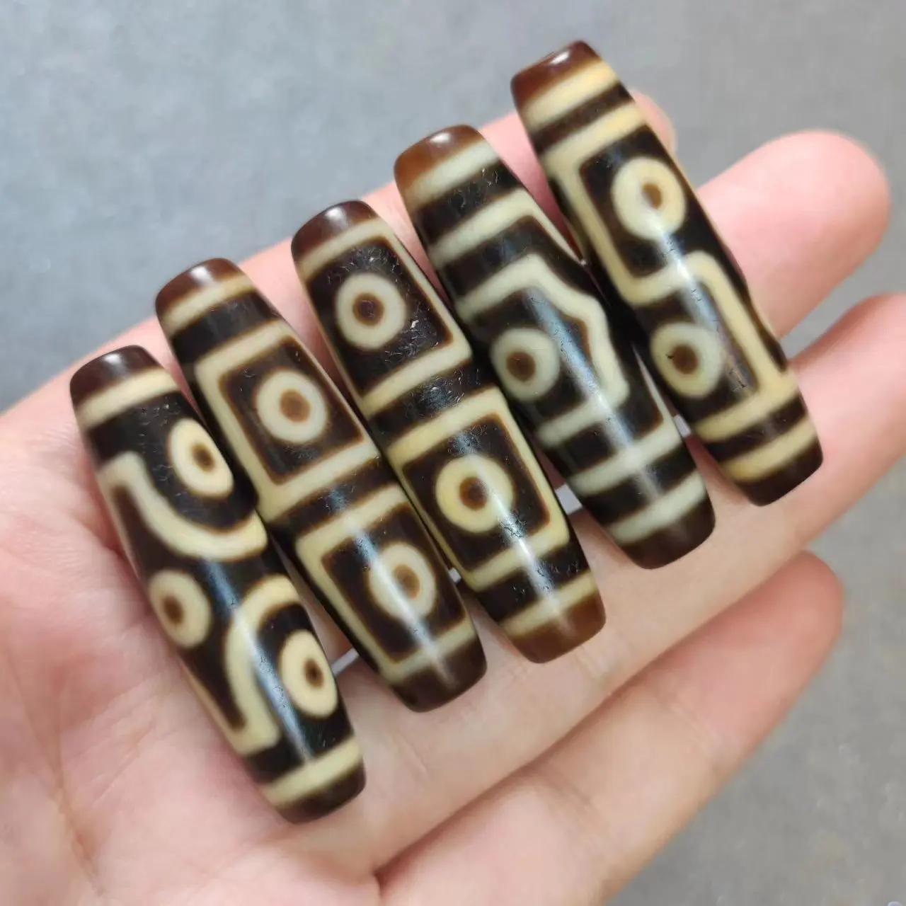 

1pcs/lot Natural Old Agate Dzi Tooth yellow Weathering lines Taiwanese craftsmanship Rare breeds Multiple patterns 40mm diy