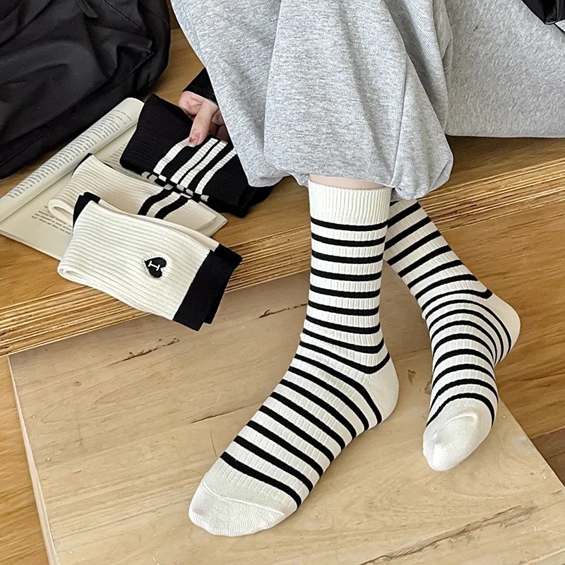 Woman Socks Autumn New Fashion Comfort Casual Girls Striped Socks Breathable Trends Embroidery Sports Crew Socks Women's