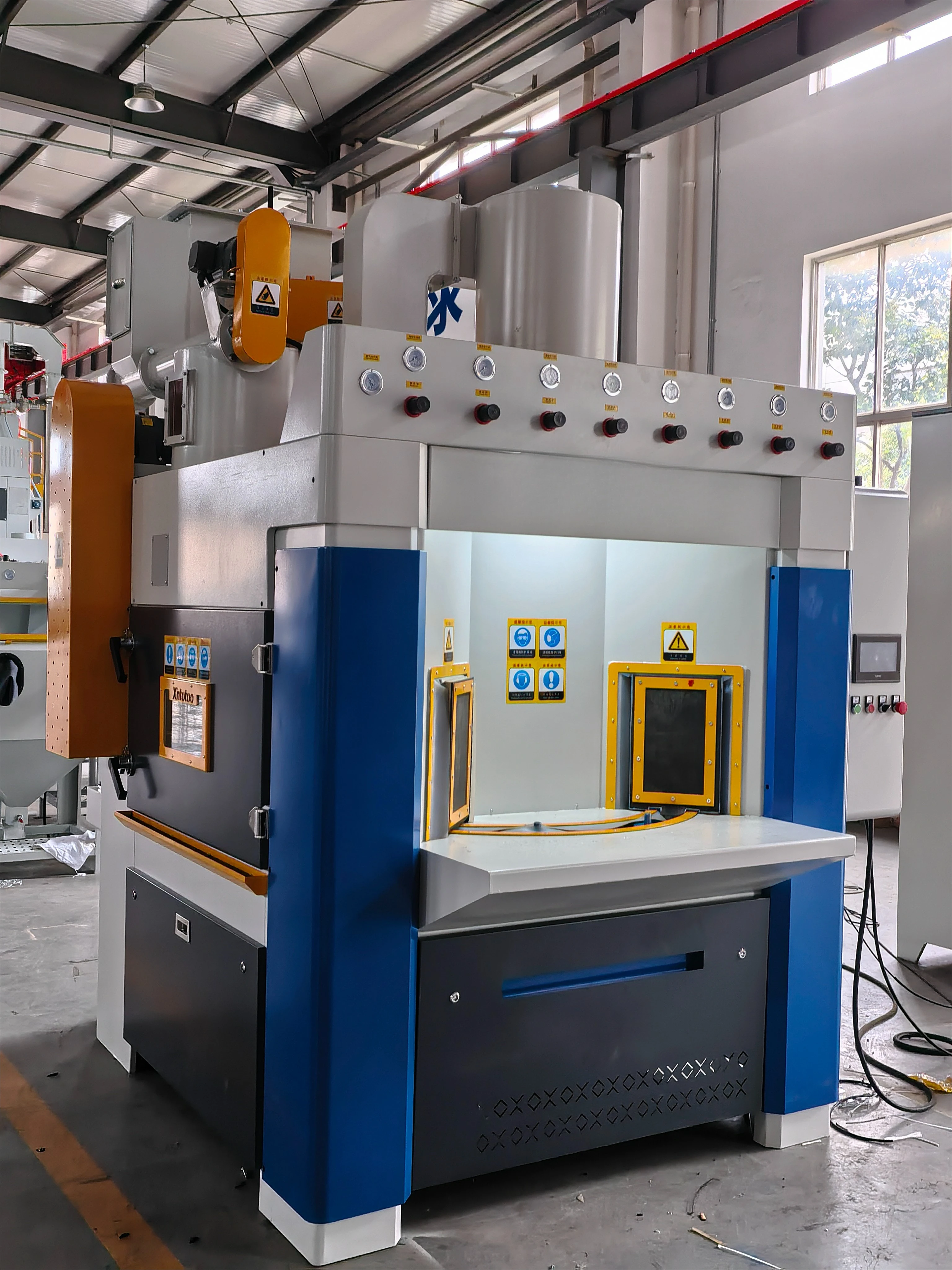 Rotary Sandblasting Machine, Turntable Automatic Sandblasting Machine, Sandblasting Machine Suitable for Metal Products Custom