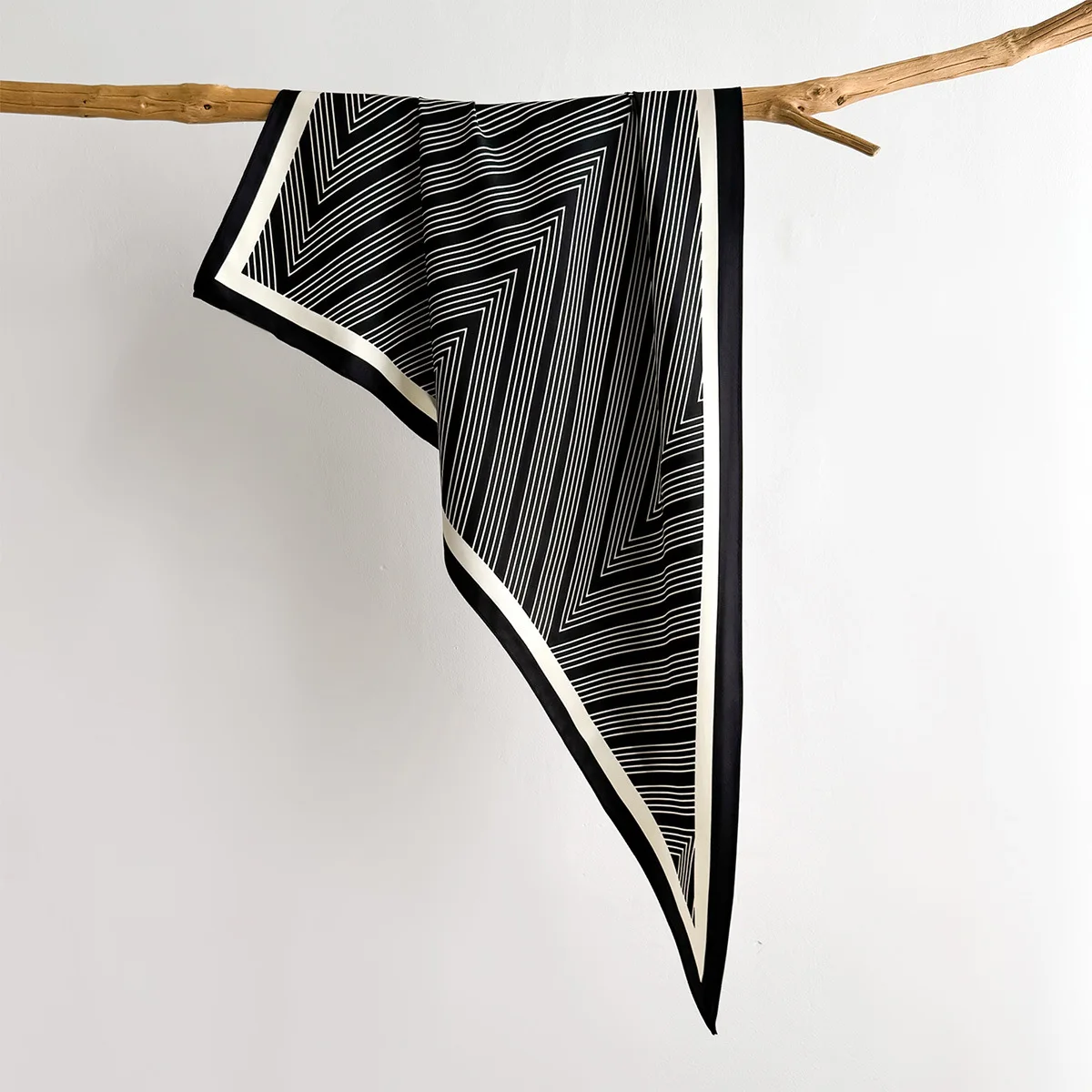 Trendy Bandana 100% Mulberry Triangular Scarf Women Silk Head Scarf Ladies Neck Kerchief Hair Bandana Shawl Wrap Hijab Foulard - view 3