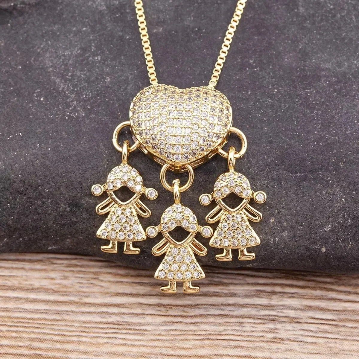 3 Kids Family Heart Pendant Necklace ✨ Gold-Plated Love Symbol for Son & Daughter – Copper Chain Matching Family Jewelry Gift image 3