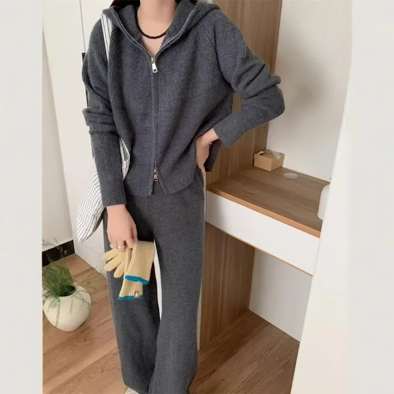 

Повседневный свободный однотонный кардиган на молнии с длинными рукавами и капюшоном + брюки с эластичной резинкой на талии, вязаный костюм из двух предметов, новые осенне-зимние женские комплекты
