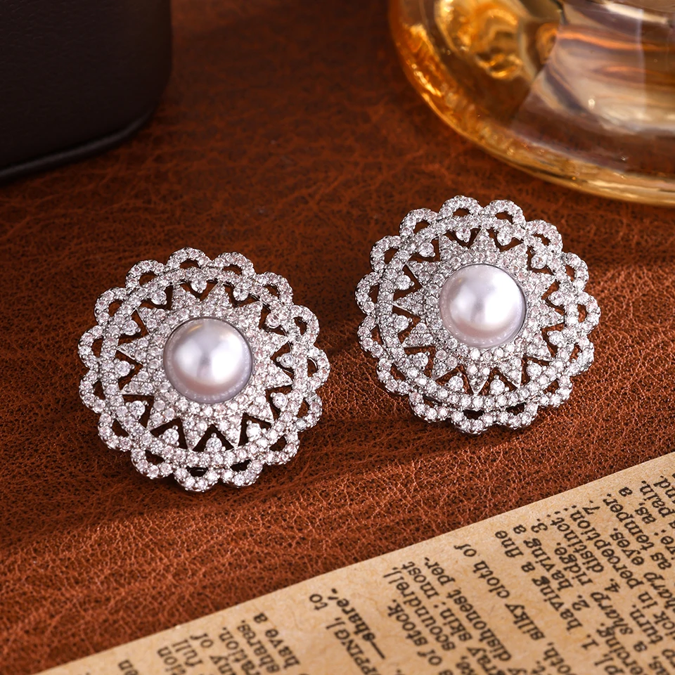 New Elegant Delicate Imitation Pearl Stud Earrings with Cubic Zirconia Luxury Round White Crystals Earrings Jewelry Gifts