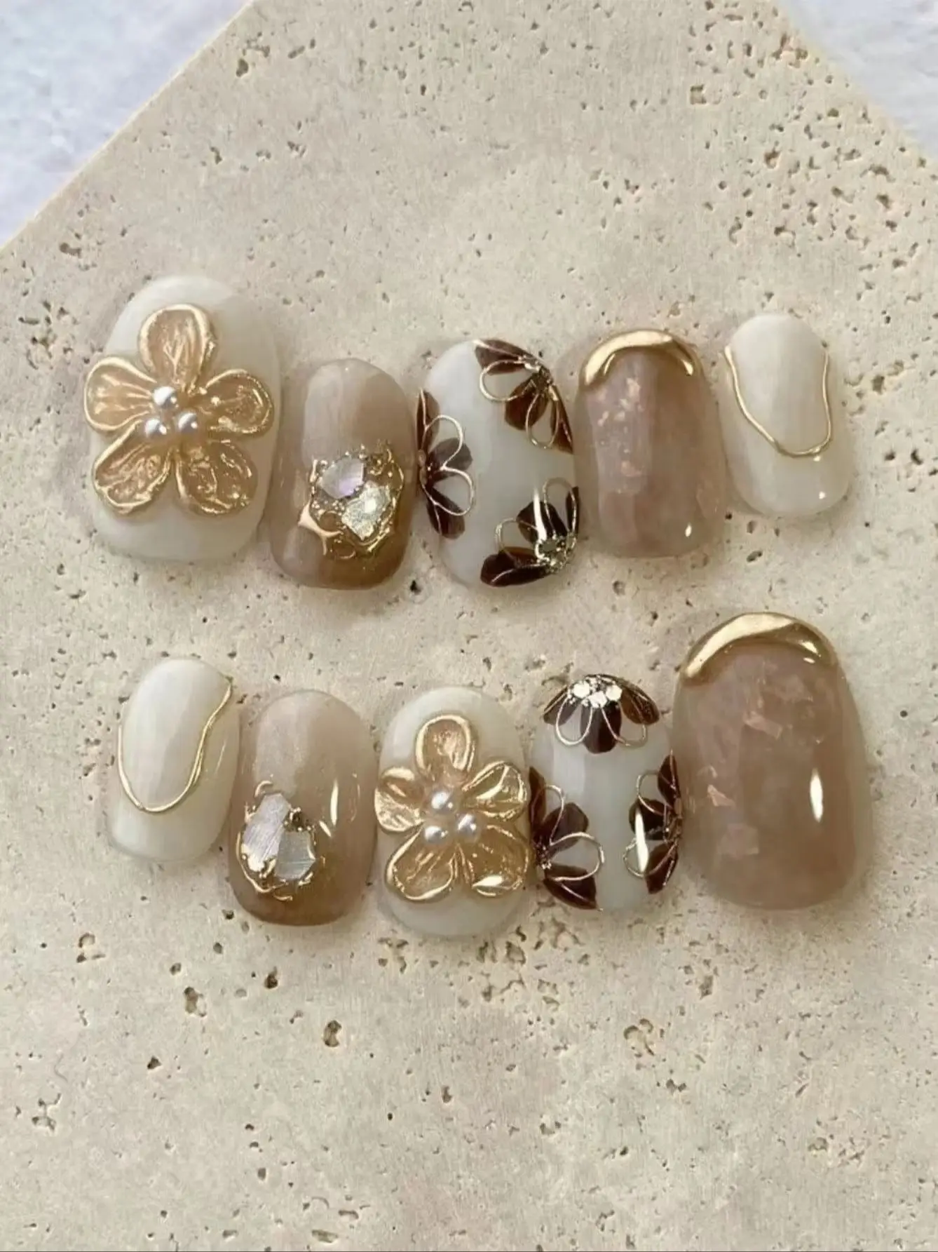 10 Pieces of Milk Tea Nude Translucent Gold Pearl Flower Press-On Nails, Glossy Press-On False Nails, Reusable, Cute Adhesive Nails, Women's Nail Products