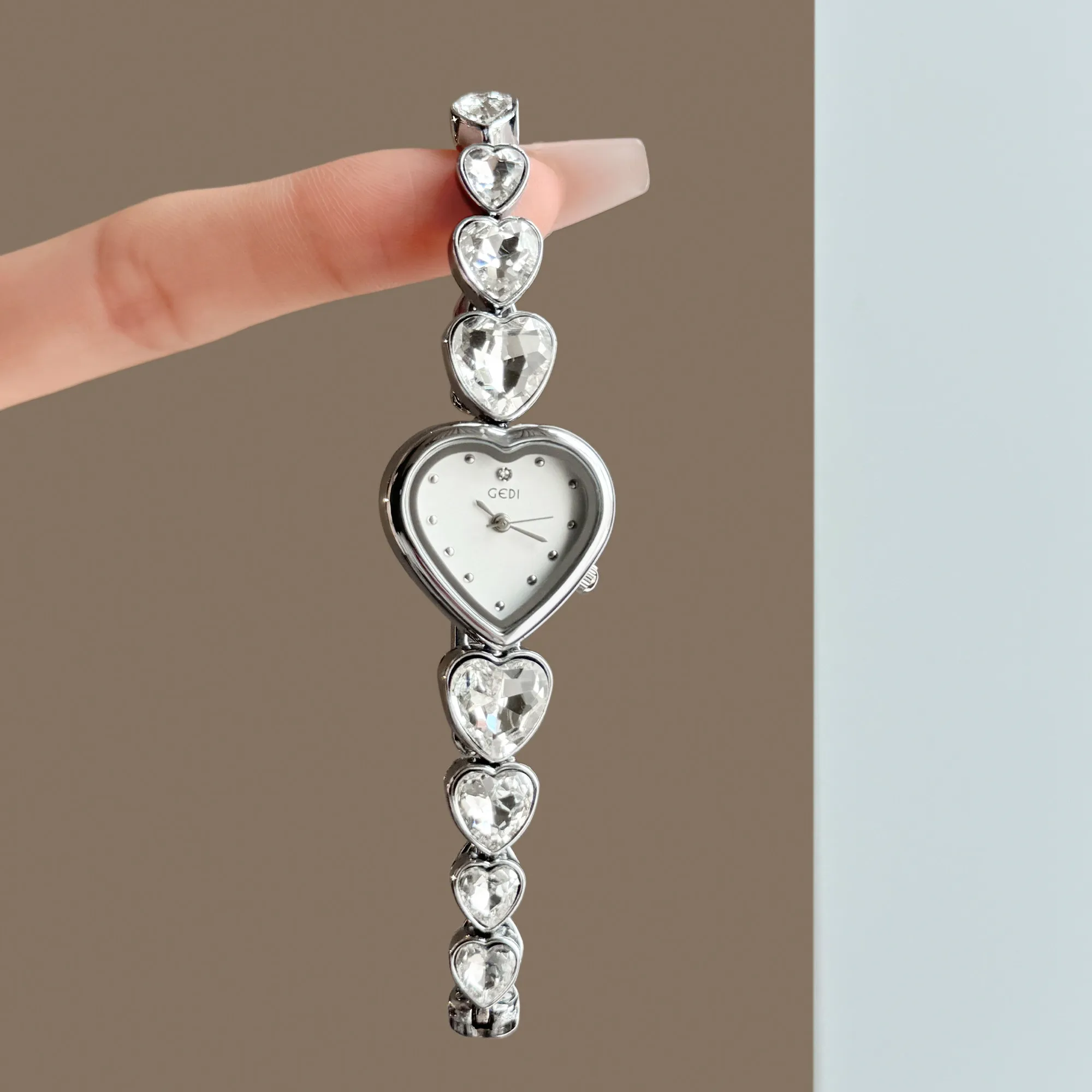 GEDI Elegant Womens Watch Heart Shaped Dial Fashion Sparkling Rhinestone Heart Bracelet Ladies Watches Jewelry Gift for Her