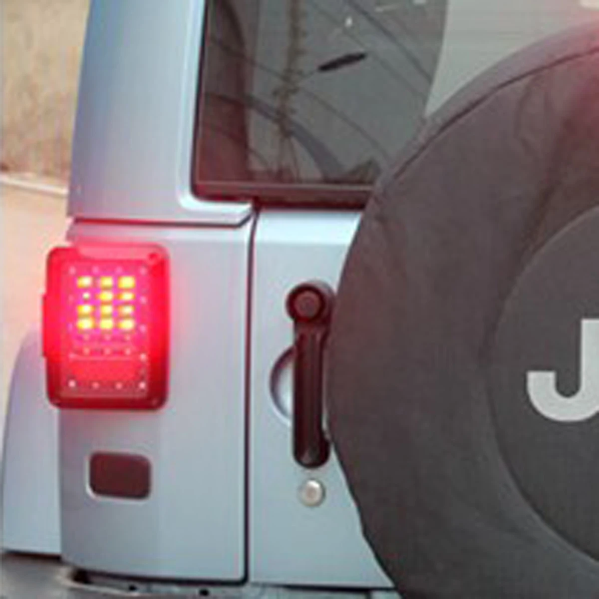

Lantsun J011 LED Tail Lights 1-pair ABS Rear Light Taillight Lamp for Jeep for Wrangler JK2007-2017