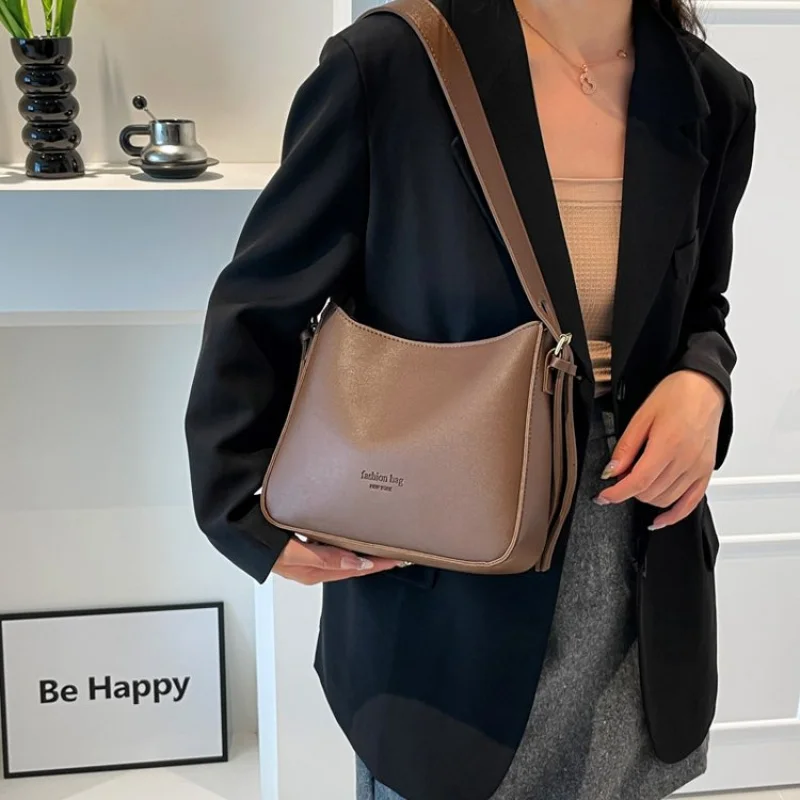 

Женская большая сумка из кожи с узором пиона, высококачественная Парижская пригородная просторная мягкая повседневная сумка в современном стиле ​