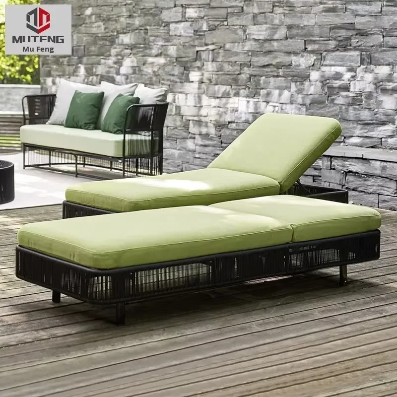 Modern Outdoor Leisure Metal Beach Bed Waterproof Sun-Proof Lounge Chair for Courtyard Villa for Swimming Pool or Beach Use