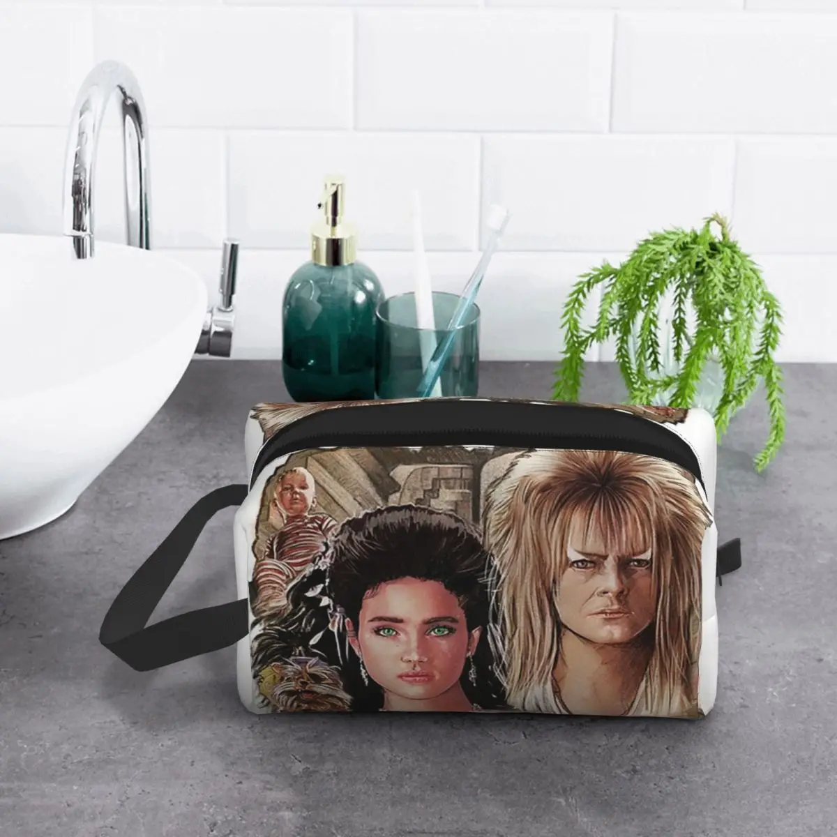 Enter The Labyrinth 化粧バッグ 化粧品オーガナイザー ストレージ Dopp キット トイレタリー化粧品バッグ 女性用 美容 トラベル ペンシルケース